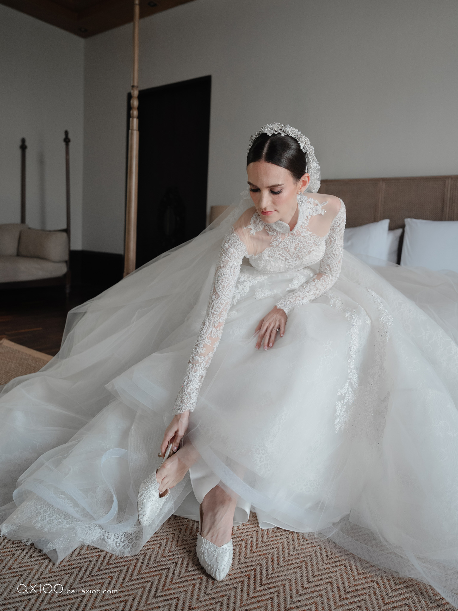 Axioo: Beyond The Spotlight